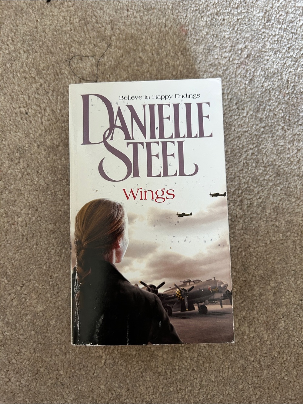 4/25$ 📚 Wings- Danielle Steel